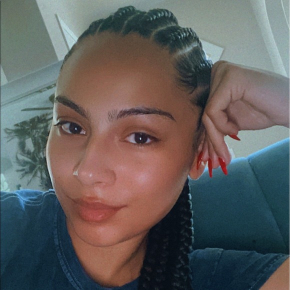 Meet your Posher, Cazandra - Picture 1 of 1